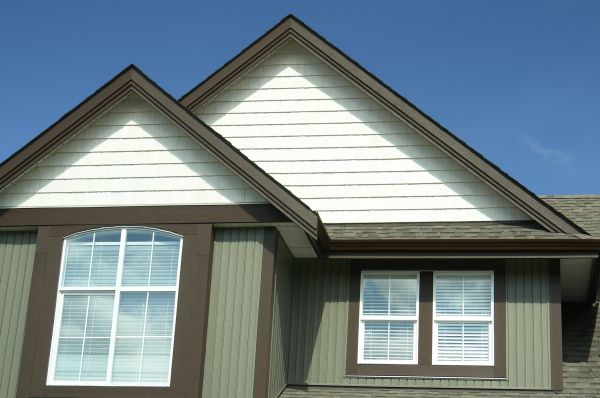 Vertical Vinyl Siding Repair in Wentzville