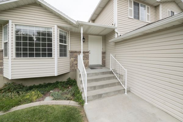 White Vinyl Siding Replacement in Wentzville